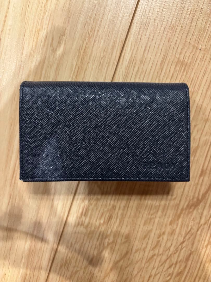 ケースビジネスロゴパスケースメンズPRADA