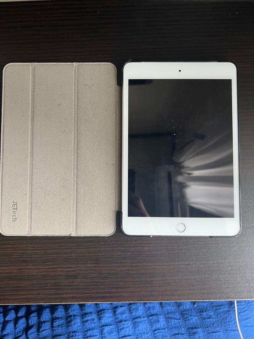 た*つ様 Apple iPad mini (第5世代) シルバー カバー付き