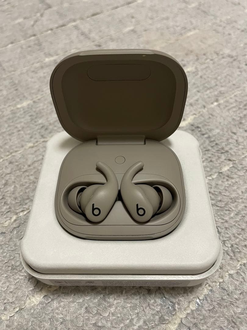 Beats Powerbeats Fit パワービーツフィット グラベルグレイ