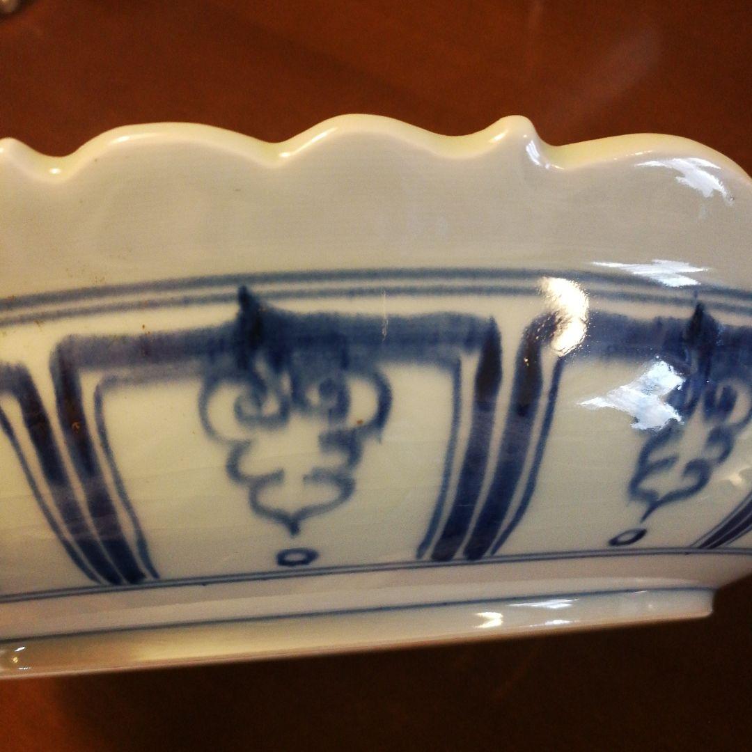 大皿　青い染付が特徴的な陶器の皿