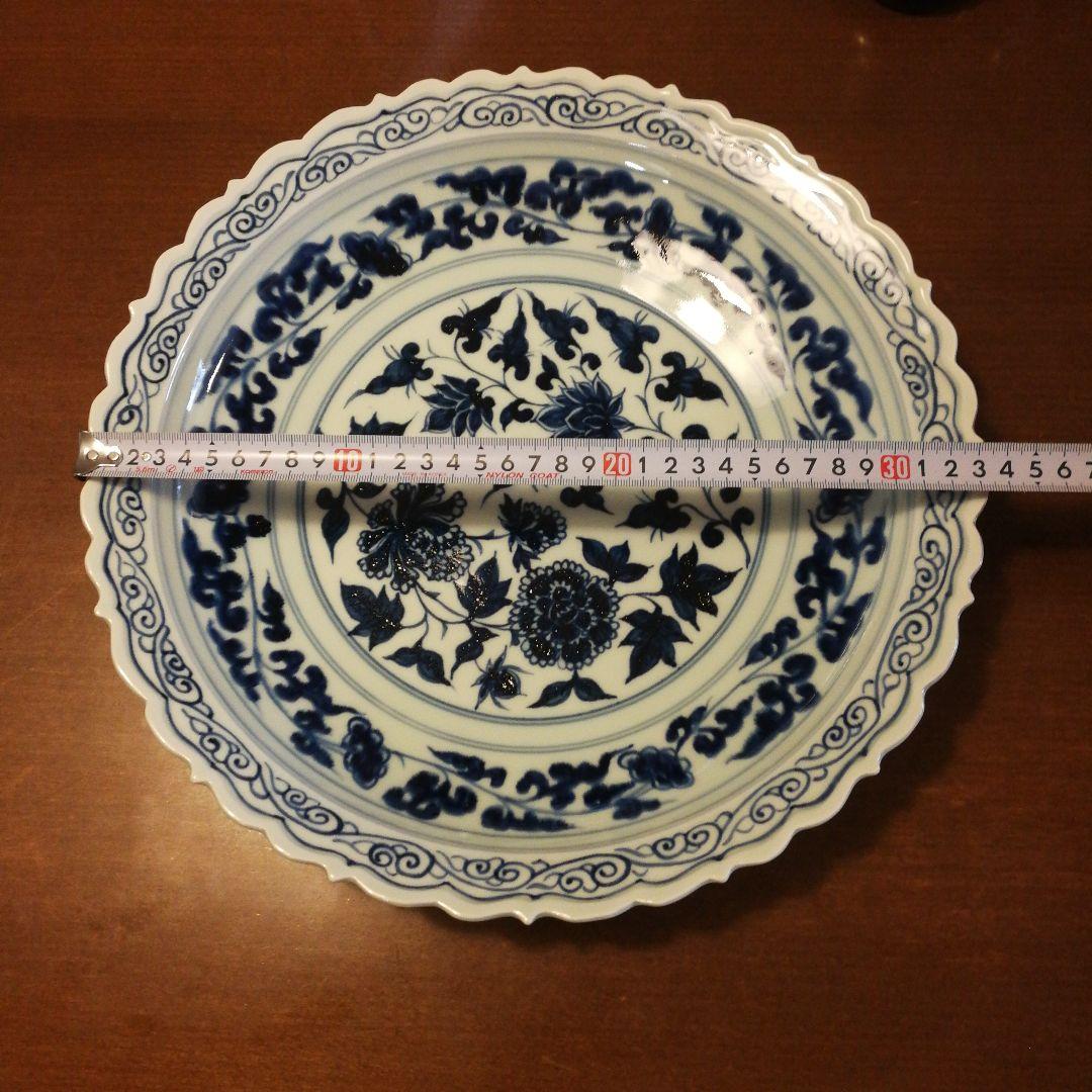 大皿　青い染付が特徴的な陶器の皿