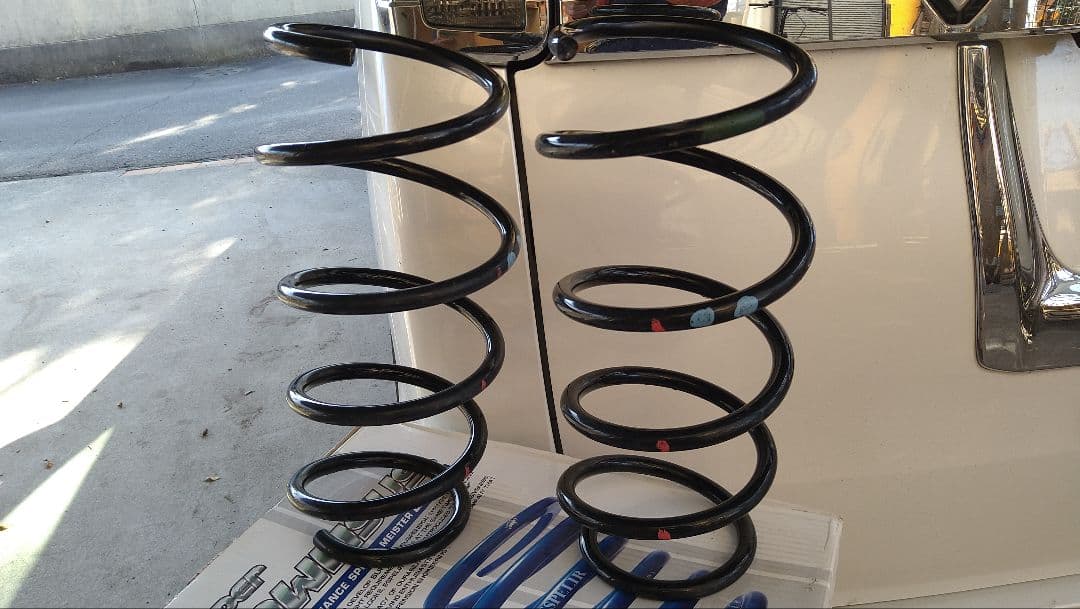 トヨタ純正サスペンション80系ノア　ヴォクシー 4本セット（ノーマルスプリング）