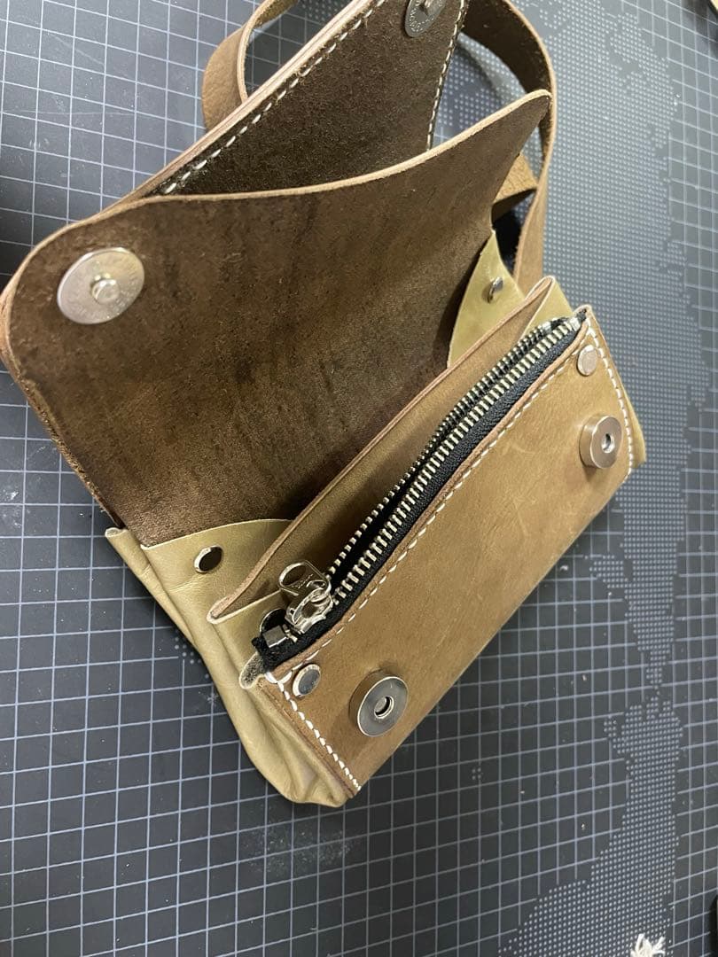ボディバッグ　ショルダーバッグ　ホーウィン社製　馬革　イタリアンレザー　革製品