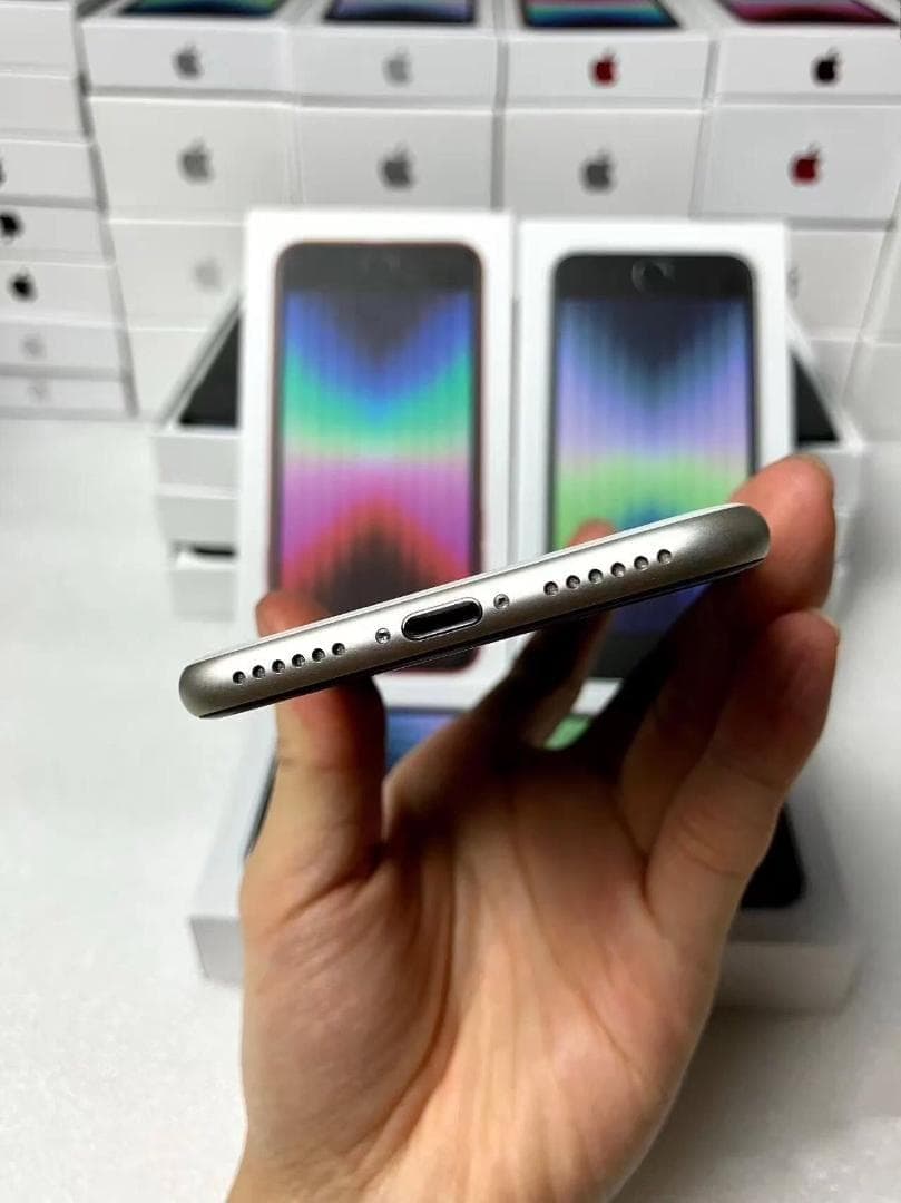 【超人気／超美品】iPhone SE3 64GB｜SIMフリー｜白