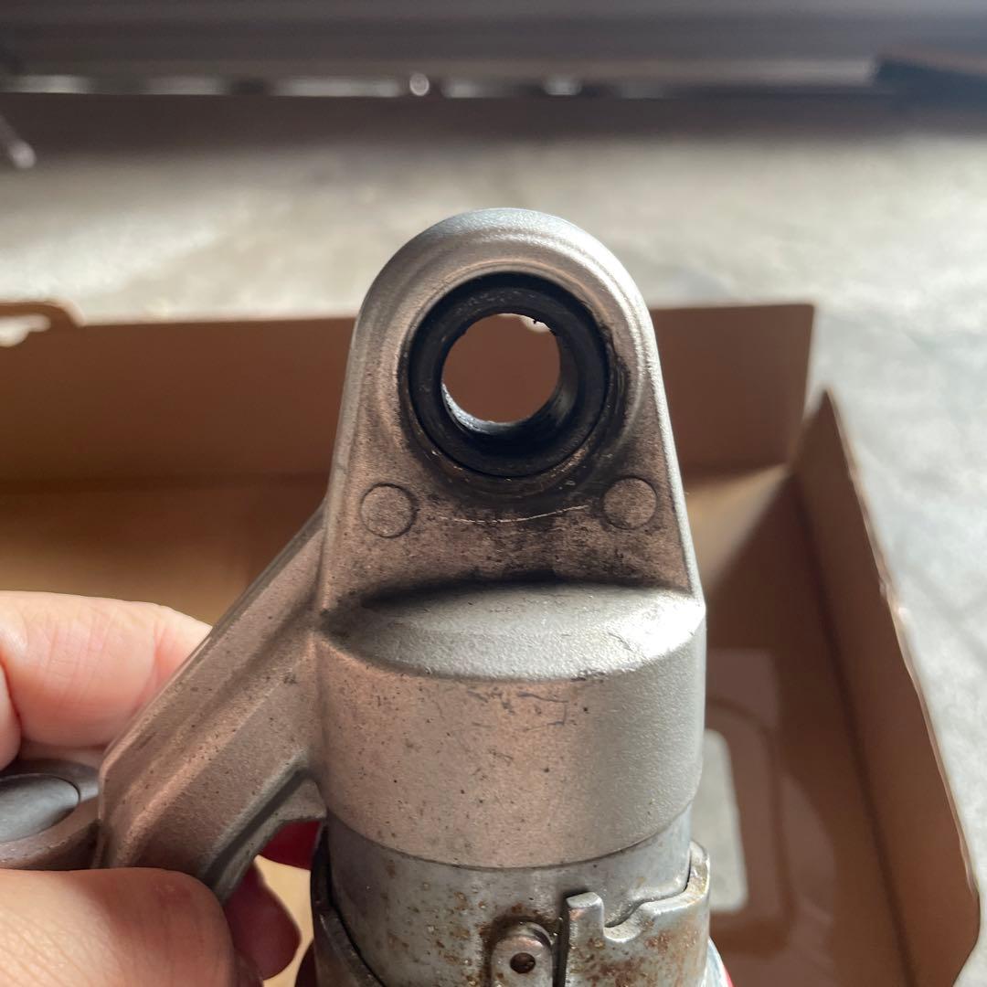 SHOWA ショックアブソーバー 中古