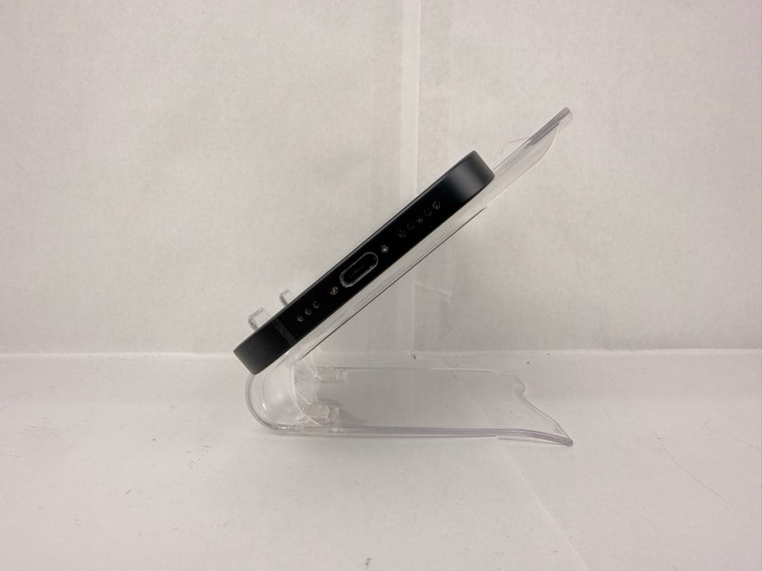 iPhone16e 128GB ブラック　海外版　SIMフリー　care+あり