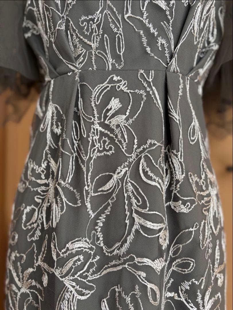 LE’RURE⭐︎ Fluffy sleeve pencil dress