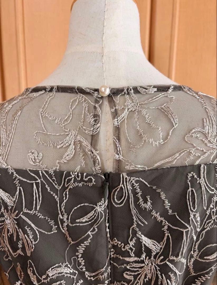 LE’RURE⭐︎ Fluffy sleeve pencil dress