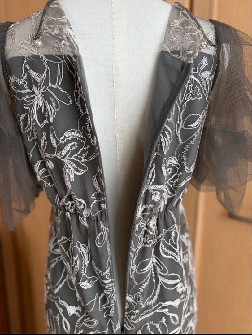 LE’RURE⭐︎ Fluffy sleeve pencil dress