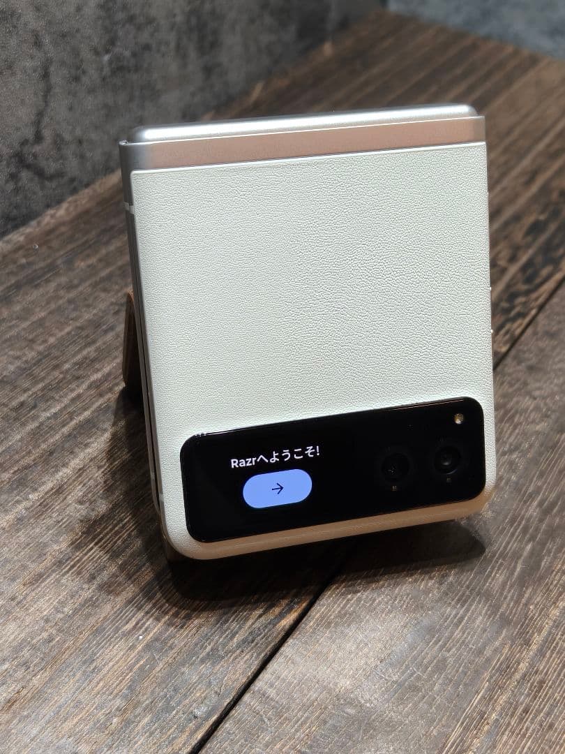 美品 Motolora razr 40 SIMフリー 折りたたみ スマホ