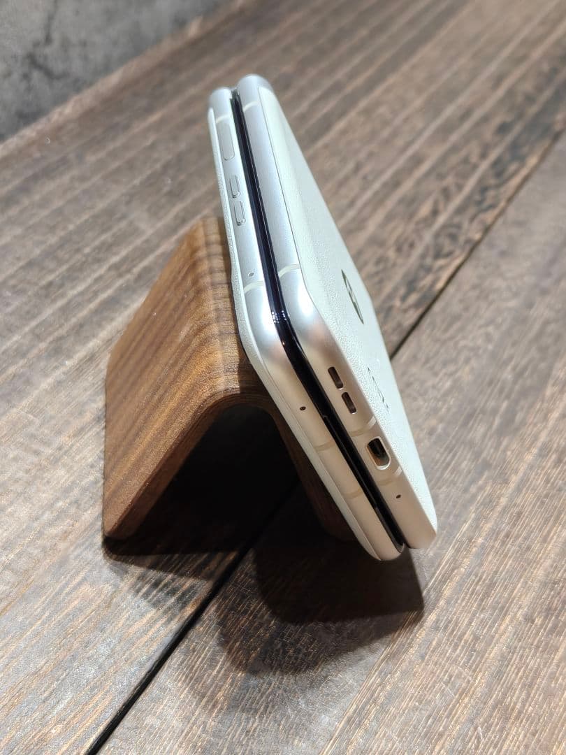 美品 Motolora razr 40 SIMフリー 折りたたみ スマホ