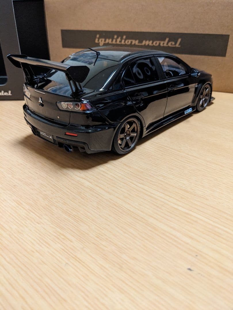 イグニッションモデル1/18　三菱 ランサーエボリューションX(CZ4A)