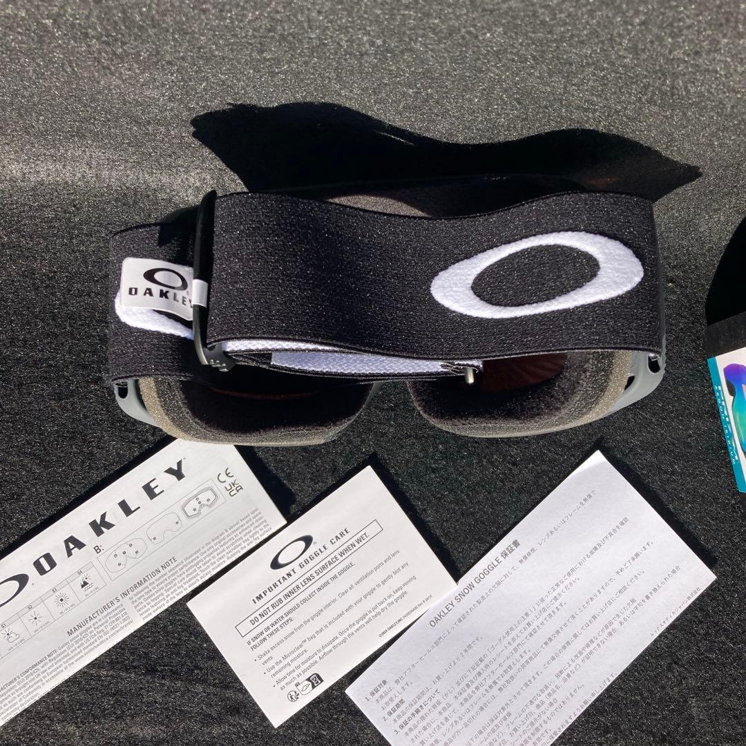 新品未使用　フライトトラッカーＬ　オークリーゴーグル　オークリースノーゴーグル