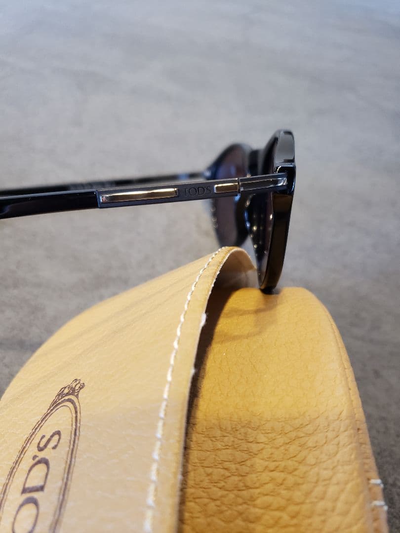 TOD'S　サングラス