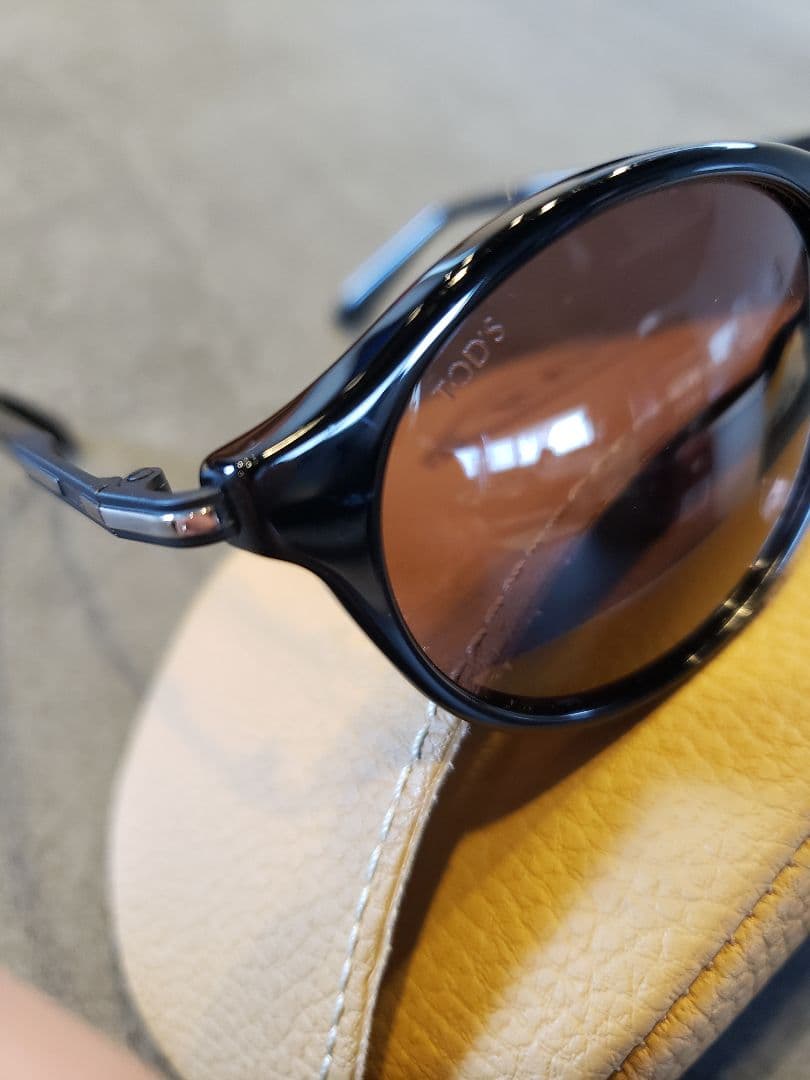 TOD'S　サングラス