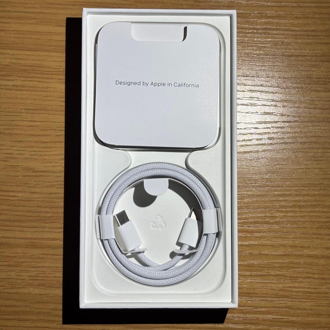 Apple iPhone 15 128GB SIMフリー版 スペースグレー 美品