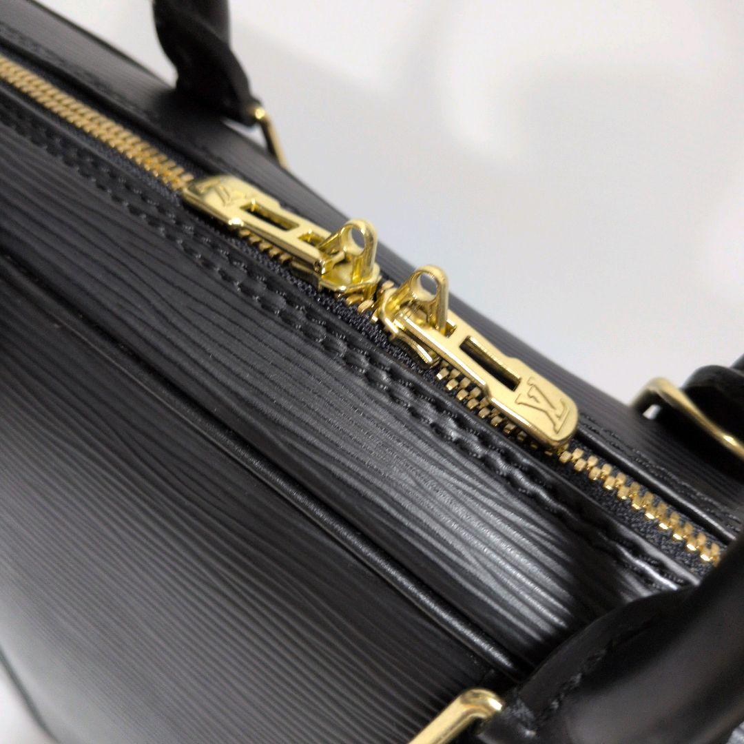 LOUIS VUITTON ブリーフケース ポルト ドキュマン ヴォワヤージュ