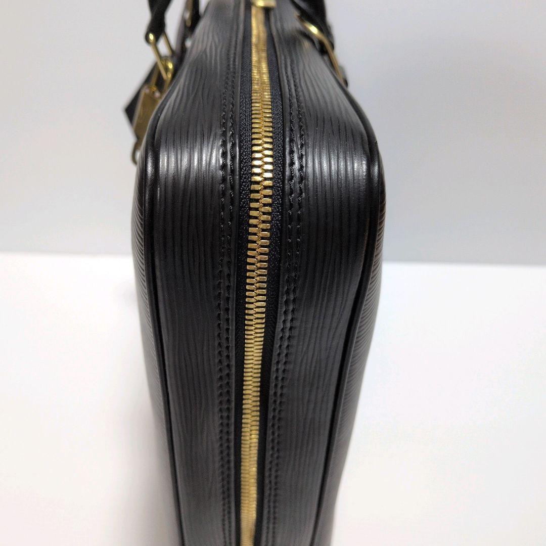 LOUIS VUITTON ブリーフケース ポルト ドキュマン ヴォワヤージュ