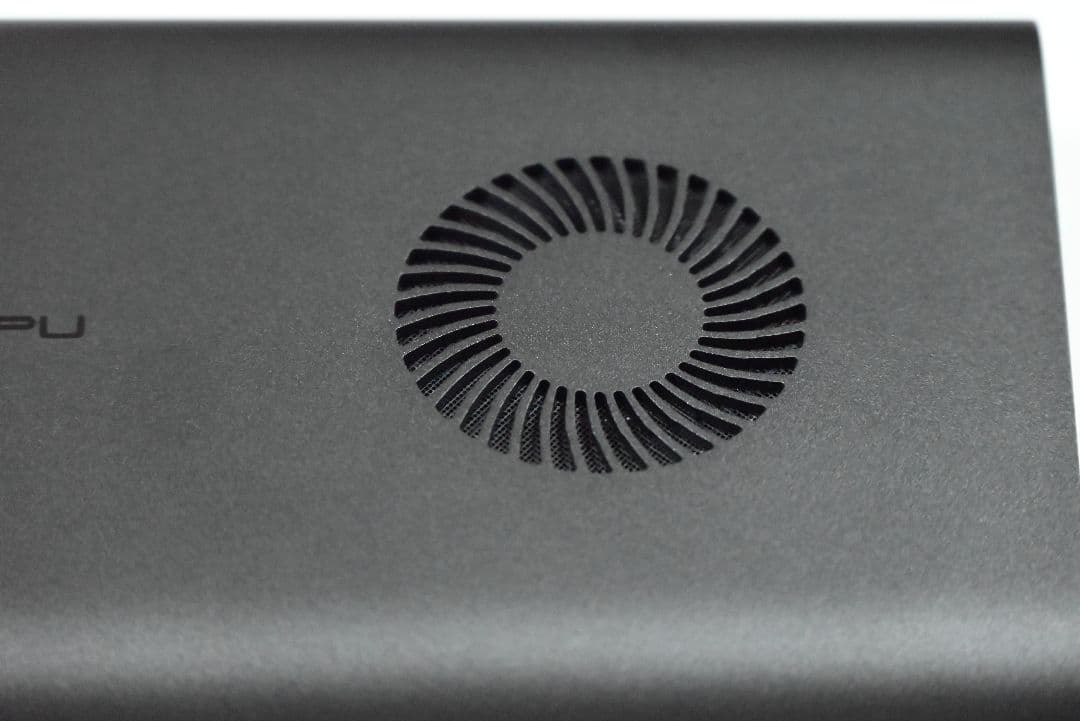 ONEXGPU RX 7600M XT 並行輸入 + OCuLinkケーブル