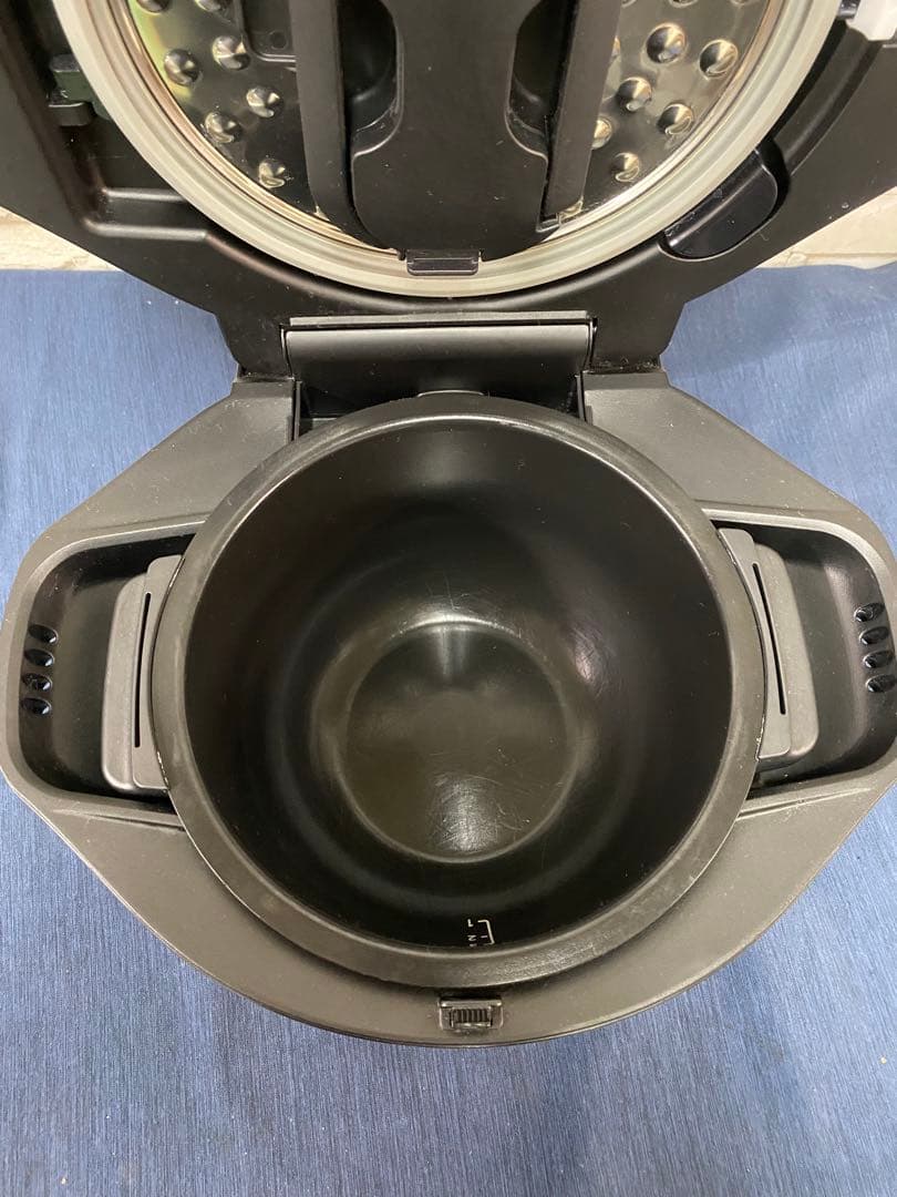 ヘルシオ 水なし自動調理鍋 ブラック　KN-HW16G-B 23年製 sharp