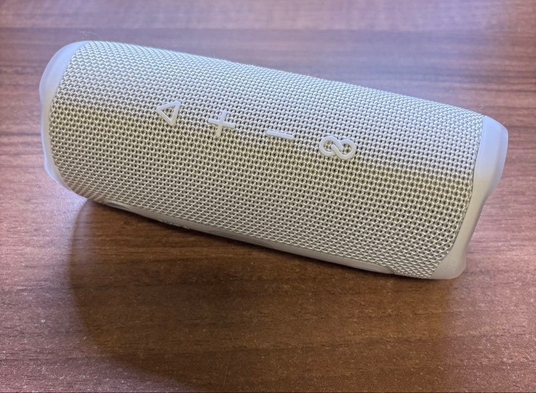 JBL FLIP6 ホワイト　ワイヤレススピーカー