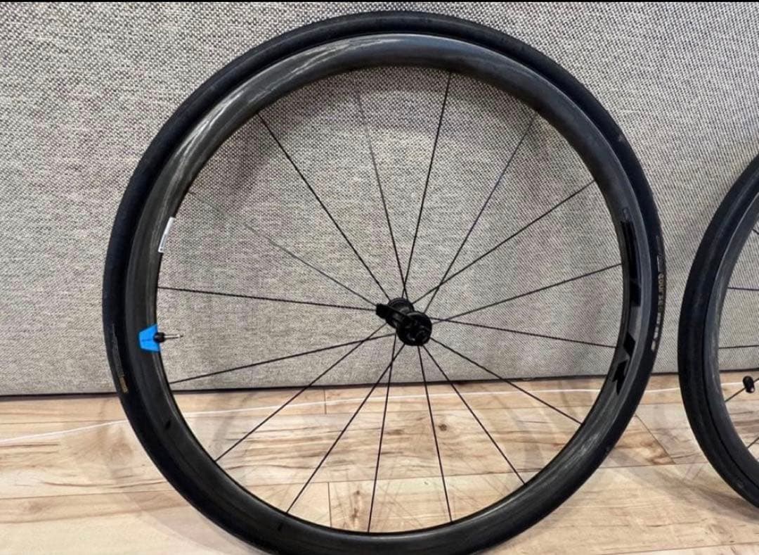 ジャイアントSLR1カーボンホイール フロントのみ