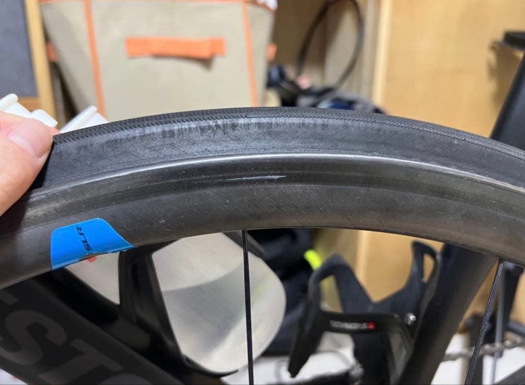 ジャイアントSLR1カーボンホイール フロントのみ