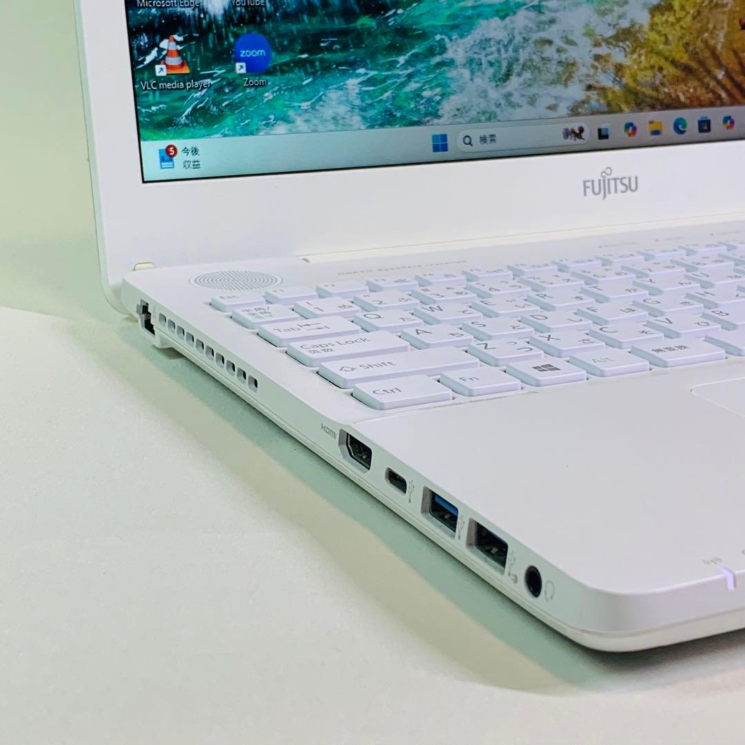 Core i7✨SSD1TB✨32GB✨カメラ✨オフィス✨富士通✨ノートパソコン