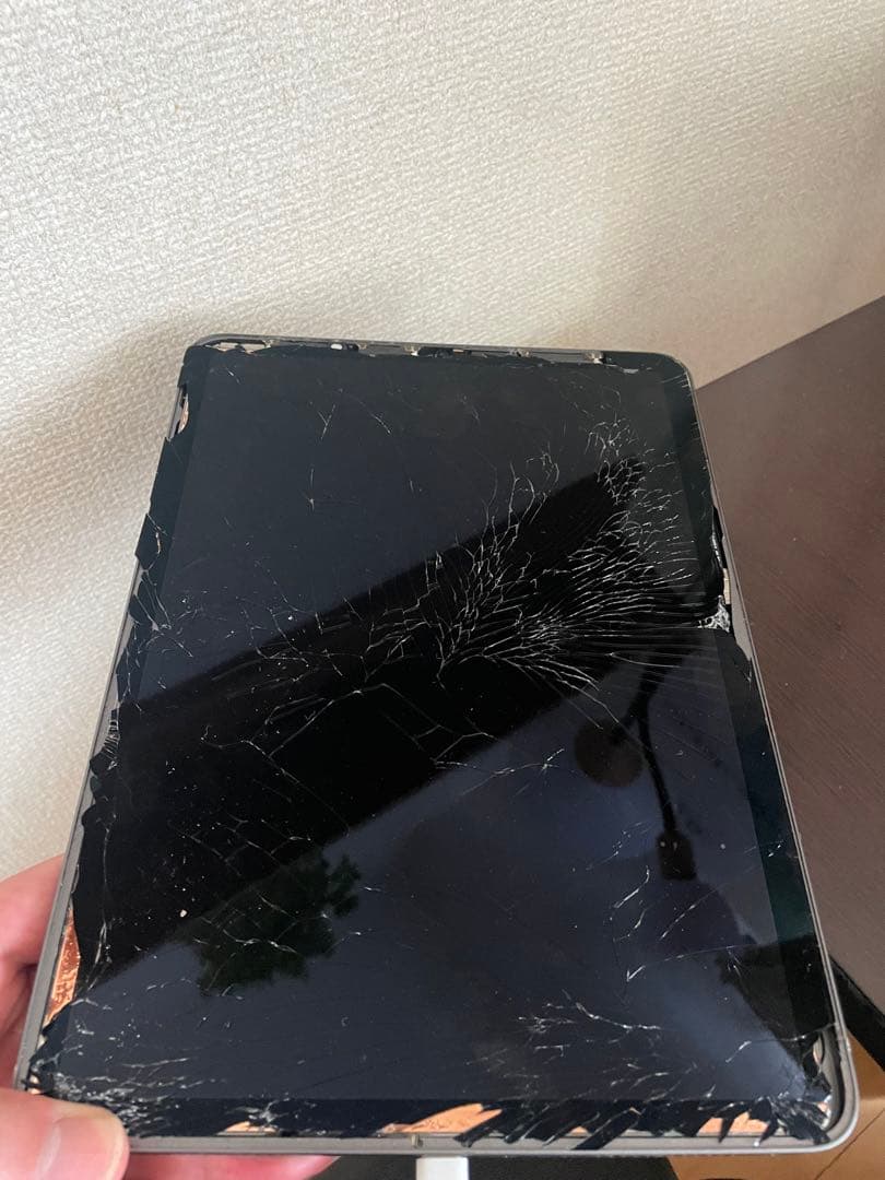 【ジャンク】Apple iPad Air 4世代 スペースグレー 画面ひび割れ