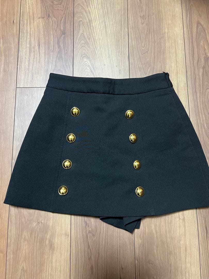 sheller シェリエ　美品　ボタン付き黒ショートパンツ