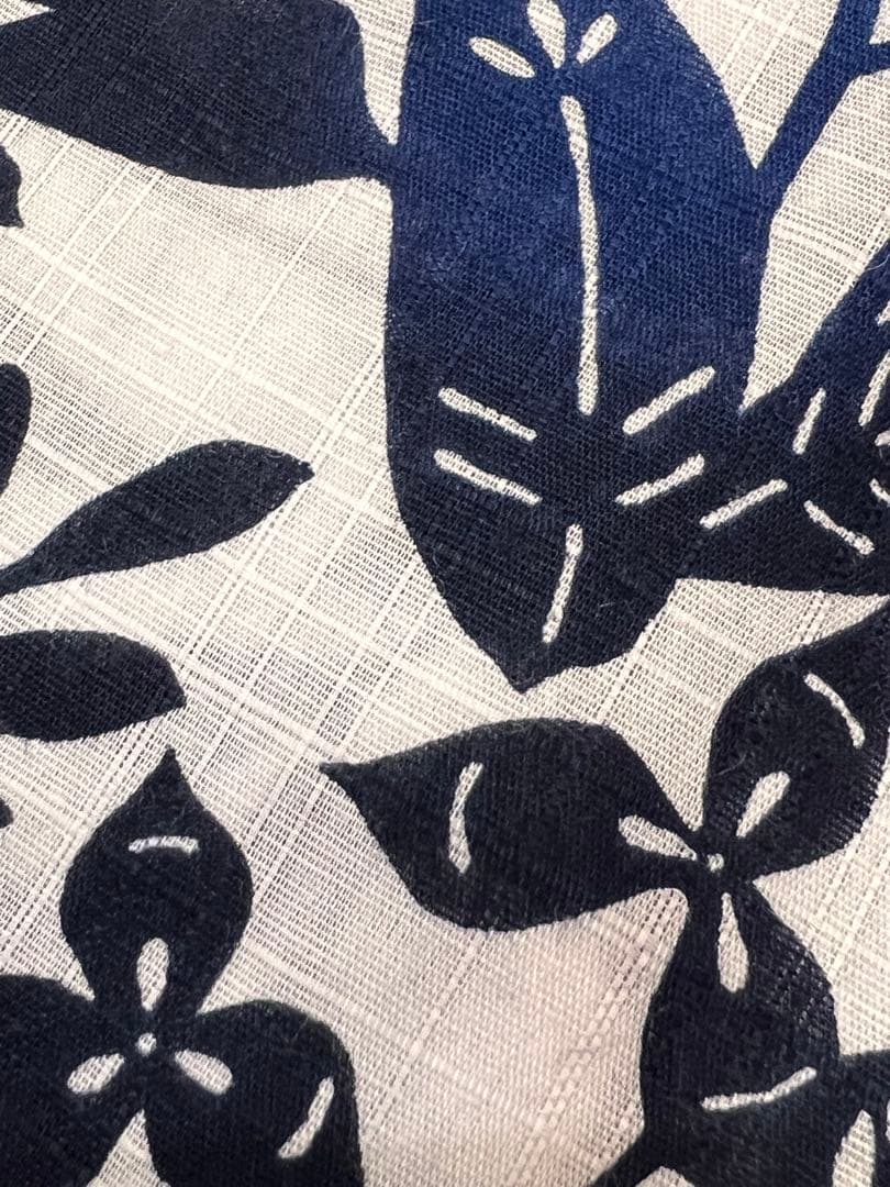 白地に藍色　綿麻浴衣