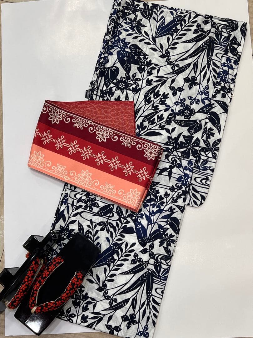 白地に藍色　綿麻浴衣