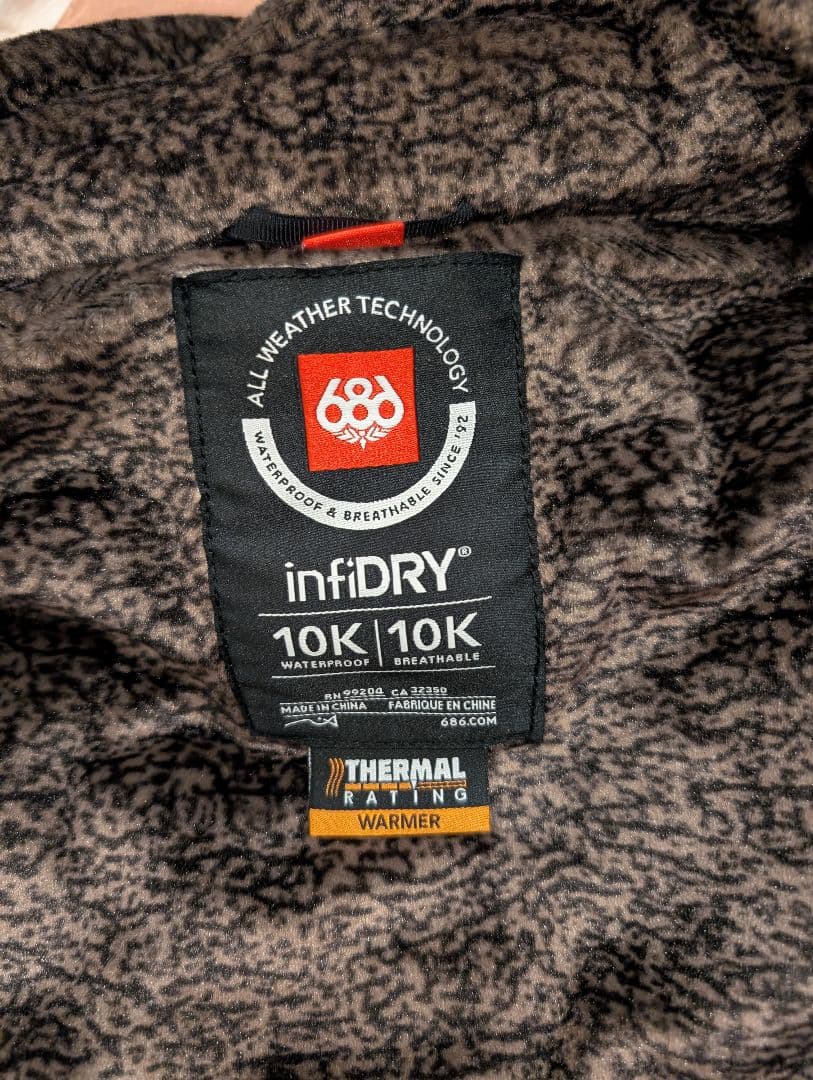 686スノボウェア