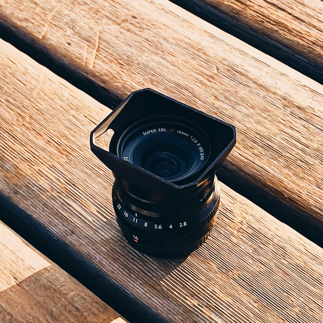 角型フード、保護フィルタ付Fujinon XF 16mm F2.8 R WR