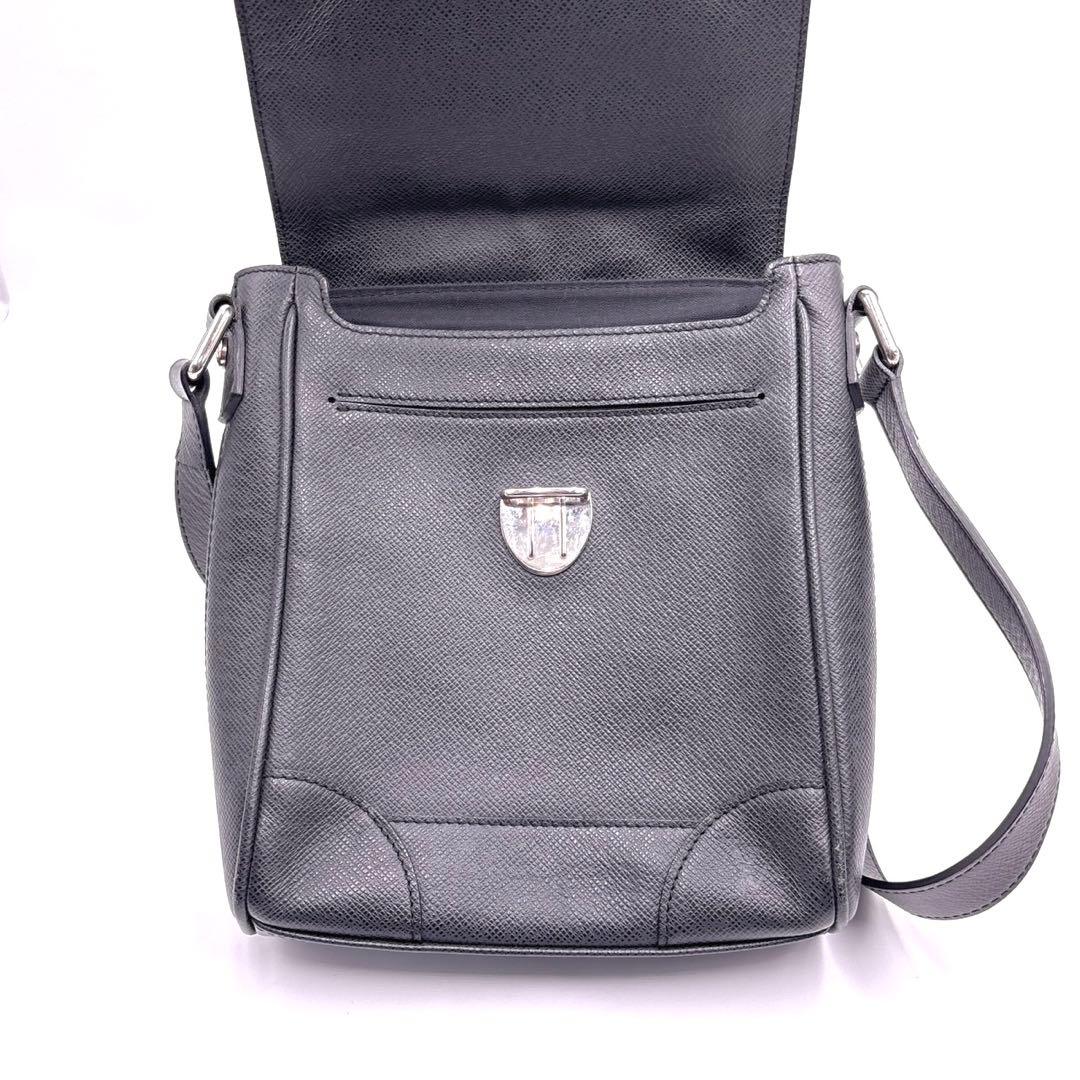 極美品　ルイヴィトン　タイガ ルカ ショルダーバッグ 25071401