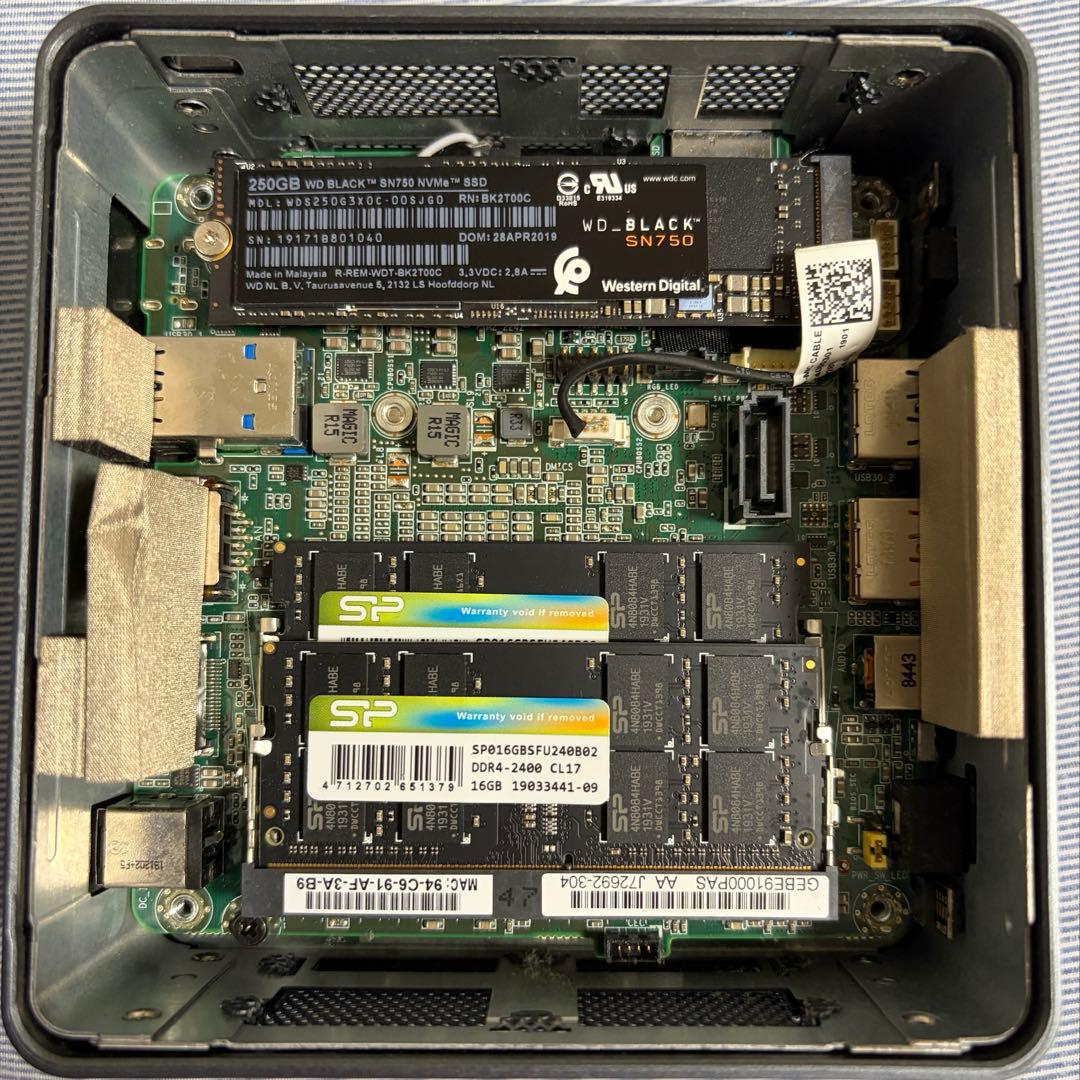 Intel NUC ミニPC NUC8I5BEK Windows11 