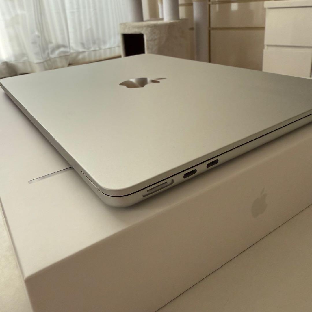 MacBook Air (M2, 13.6インチ, 16GB, 256GB)