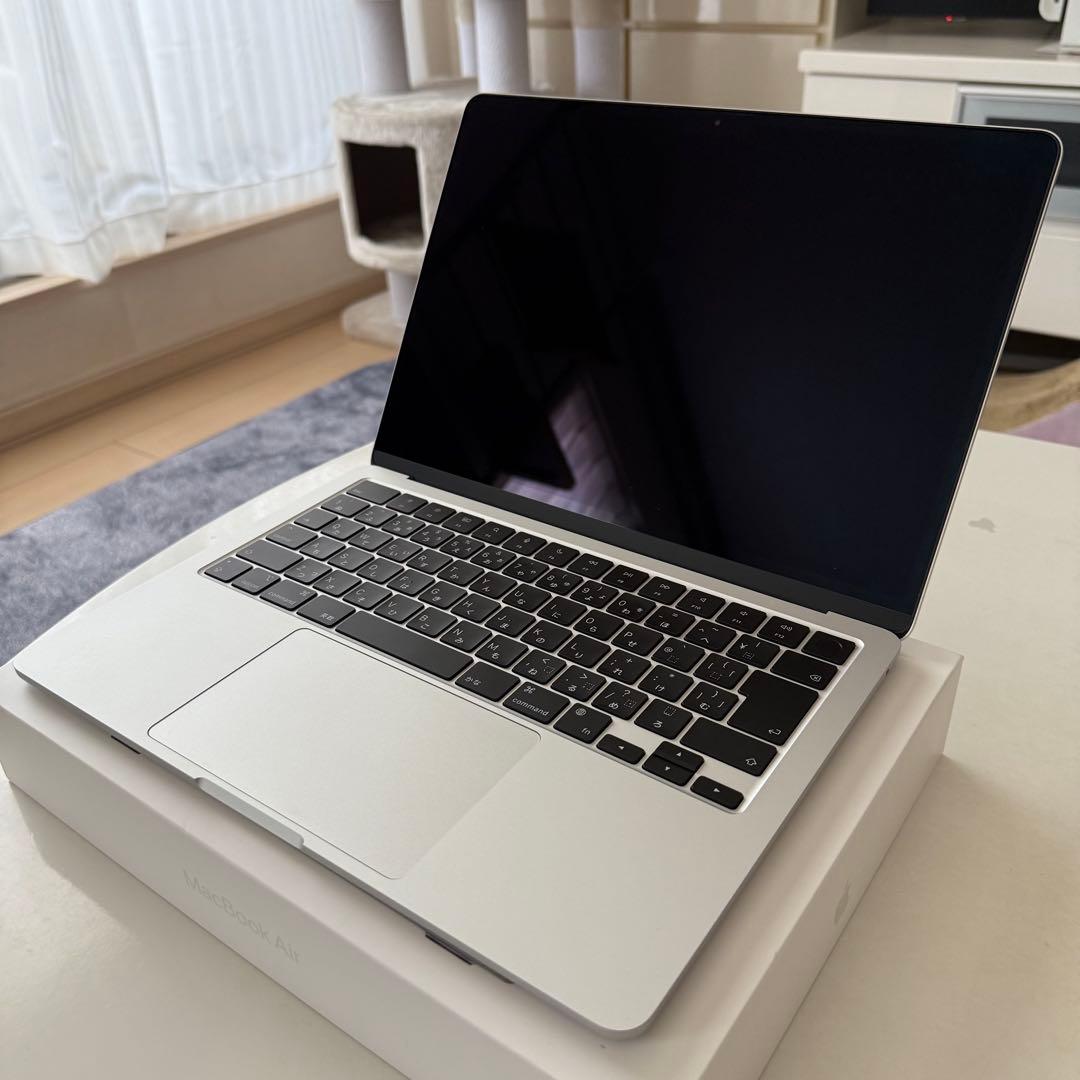 MacBook Air (M2, 13.6インチ, 16GB, 256GB)