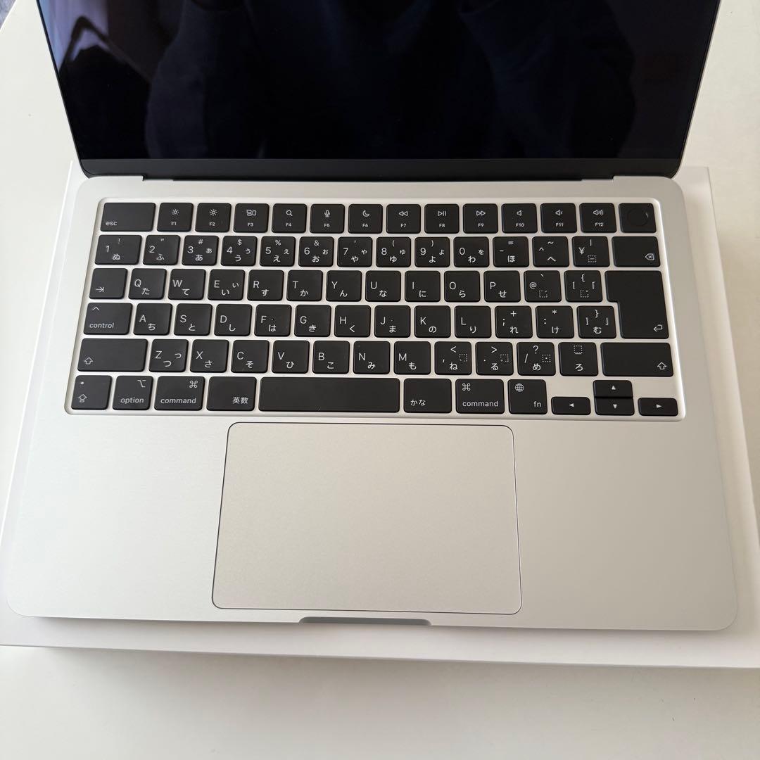 MacBook Air (M2, 13.6インチ, 16GB, 256GB)