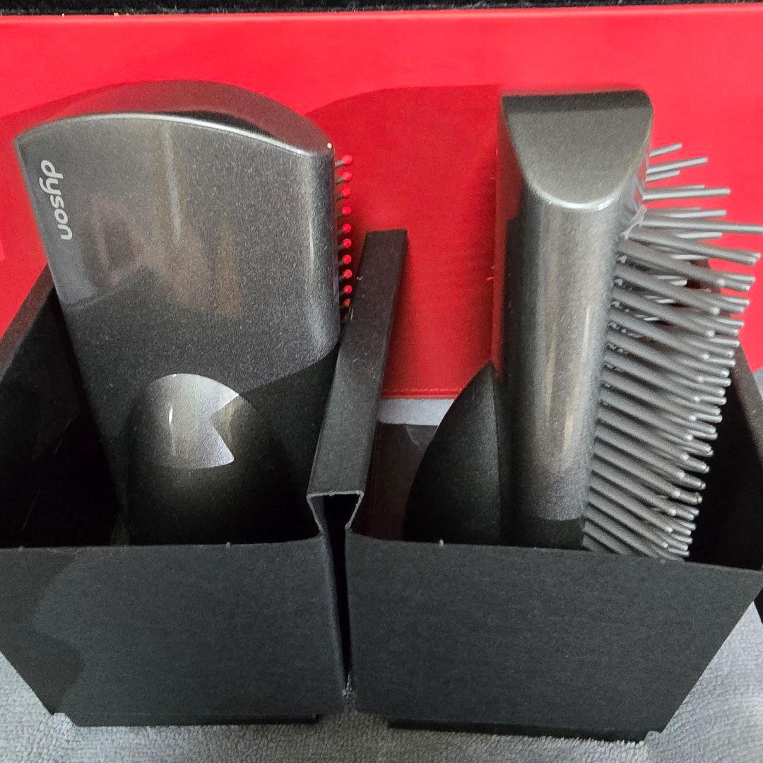 Dyson Airwrap ヘアドライヤー 赤　トラベルポーチ付き