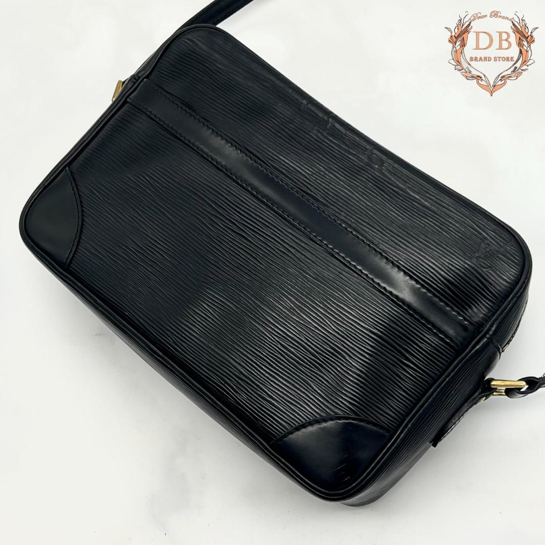 ルイヴィトン エピ トロカデロ27 ブラック ショルダーバッグ ゴールド金具 黒