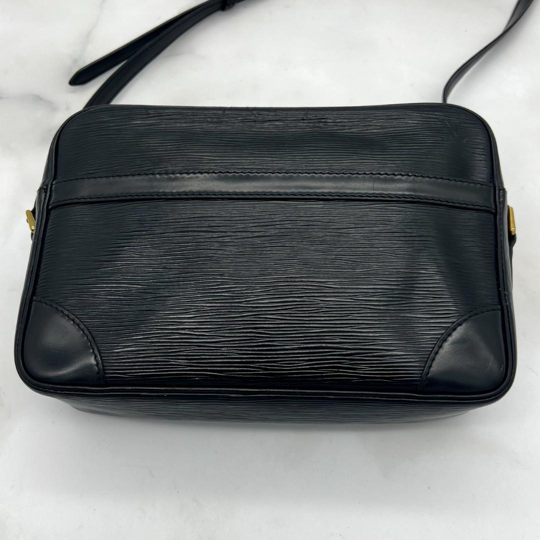 ルイヴィトン エピ トロカデロ27 ブラック ショルダーバッグ ゴールド金具 黒