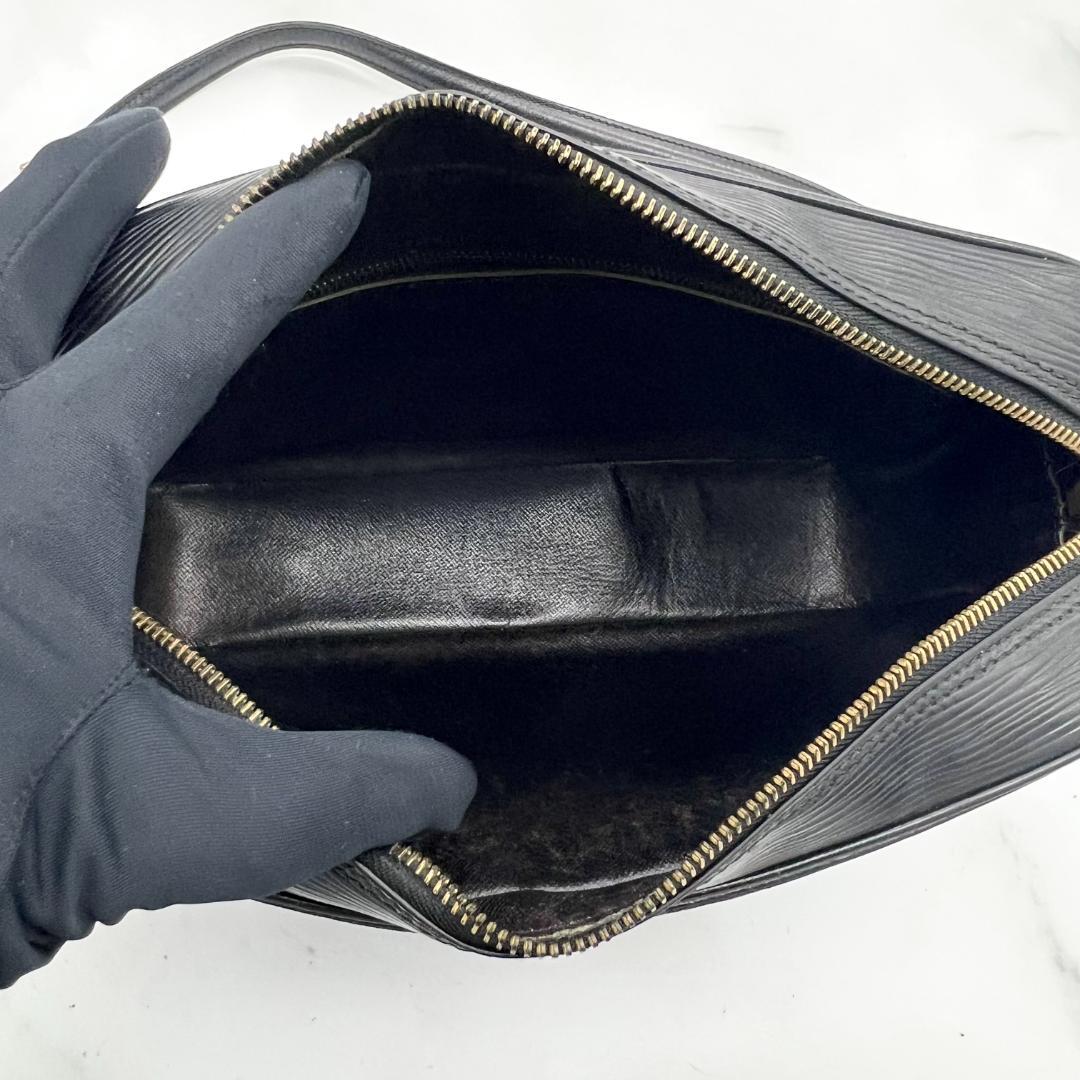 ルイヴィトン エピ トロカデロ27 ブラック ショルダーバッグ ゴールド金具 黒