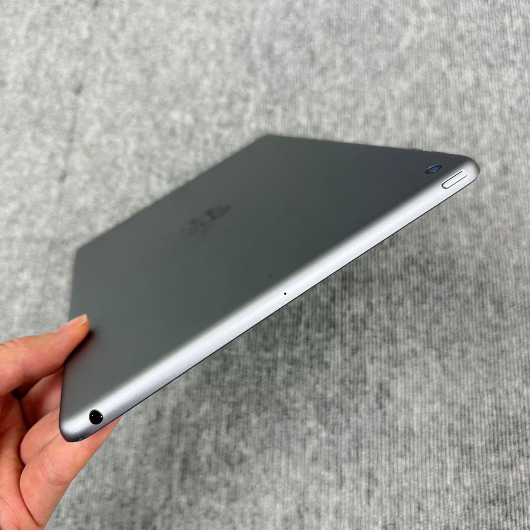 美品iPad 第6世代 (2018) 32GB Wi-Fiモデル スペースグレイ