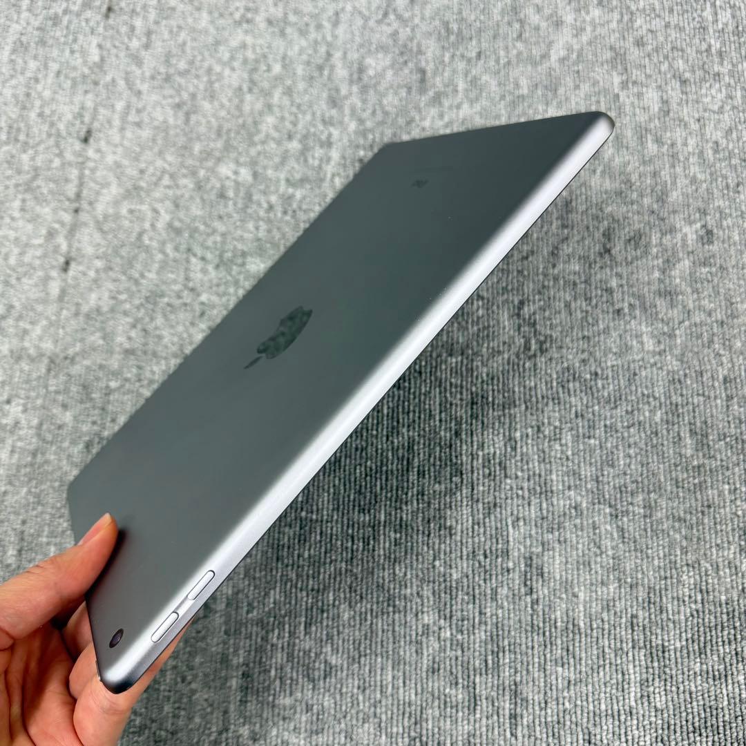 美品iPad 第6世代 (2018) 32GB Wi-Fiモデル スペースグレイ