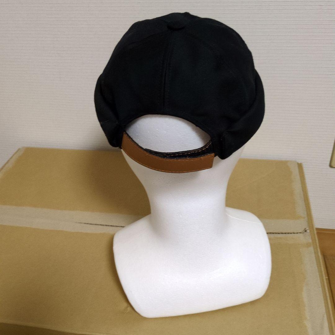 黒のキャップ レザー調バックストラップ