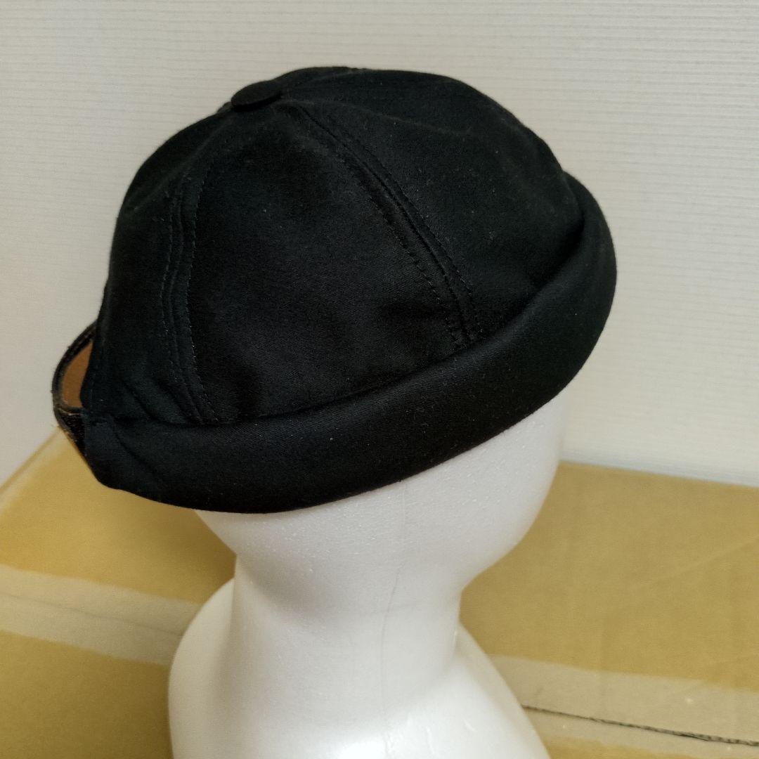 黒のキャップ レザー調バックストラップ