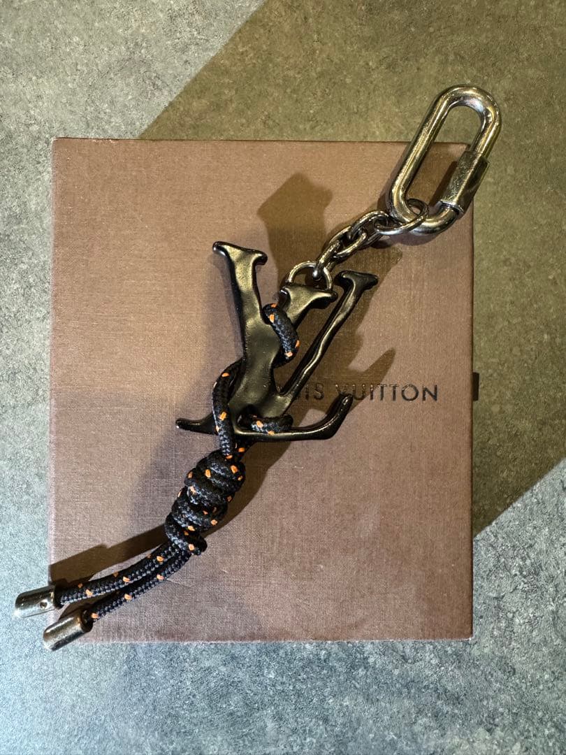 Louis Vuitton ロゴキーホルダー
