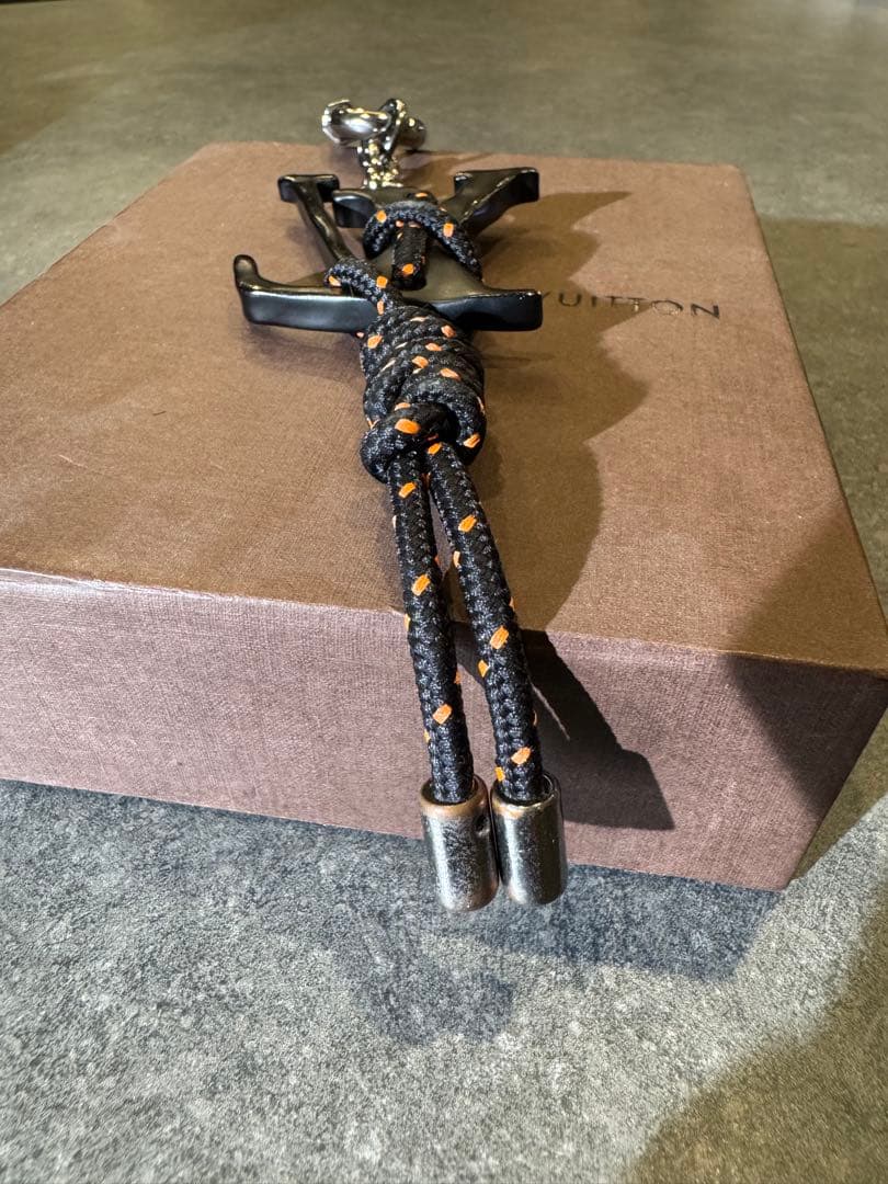 Louis Vuitton ロゴキーホルダー