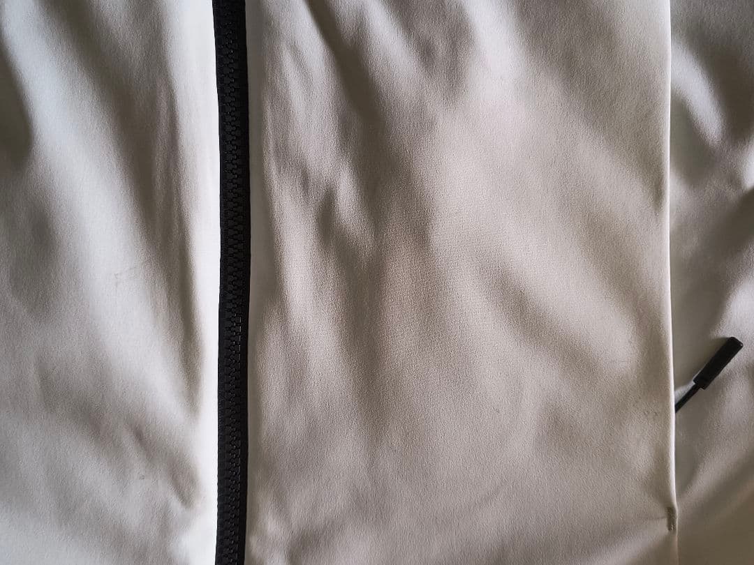 DESCENTE　スキー用ジャケット 黒白